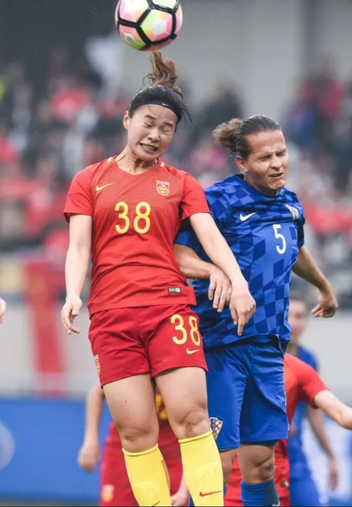 开云电竞-中国足球女子队伍备战比赛,有望闯入前八强吗